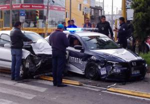 Tres lesionados, saldo de colisión entre patrulla de SSP Puebla y vehículo particular