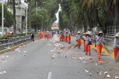 Implementan operativo de Limpia tras desfile en Puebla capital