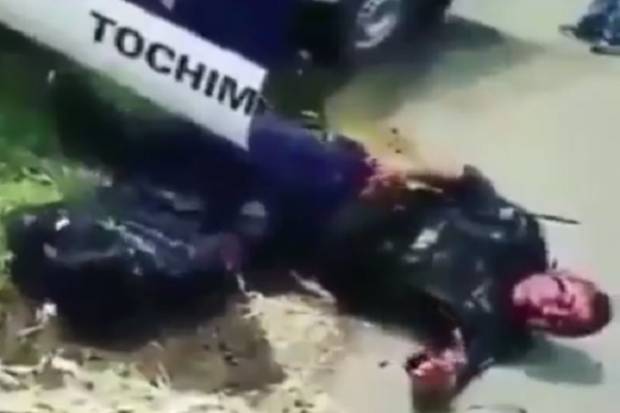 Pobladores de Tochimilco se burlan de policías heridos tras colisión