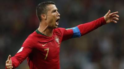 Cristiano Ronaldo hace “hat trick” ante España