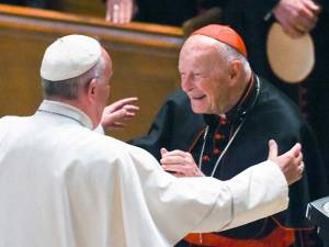 Arzobispo acusa al papa Francisco de encubrir a cardenal pederasta