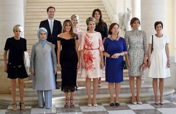 Esposo del ministro de Luxemburgo, en foto con primeras damas