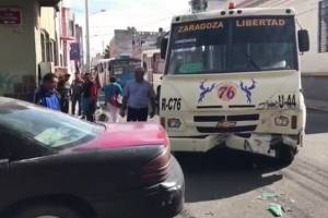 Seis lesionados dejó choque entre Ruta C76 y vehículo en la colonia Santiago