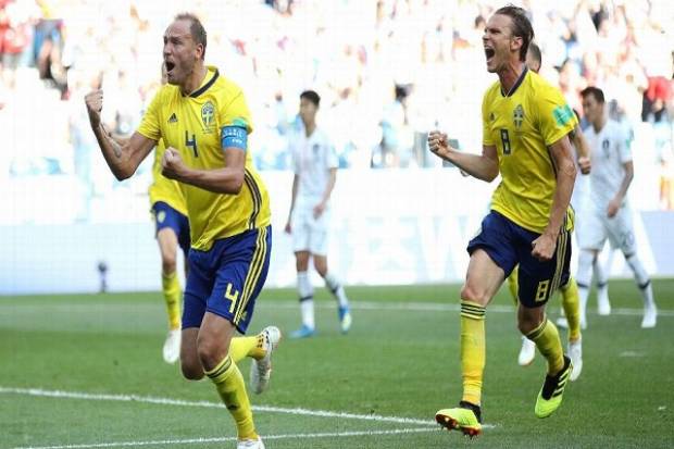 Suecia ganó con gol de penal concedido por el VAR