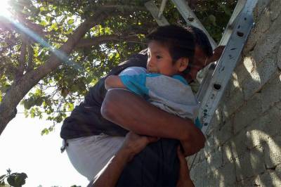 VIDEOS: Rescatan a cinco menores abandonados por su madre en Tehuacán