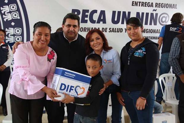 Dinorah López de Gali entrega apoyos a las familias de Tetela de Ocampo