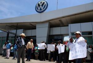 Campesinos protestan contra bombas antigranizo de VW; cerraron autopista