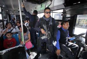 Van 65 asaltos a transporte público en Puebla este 2017: SESNSP