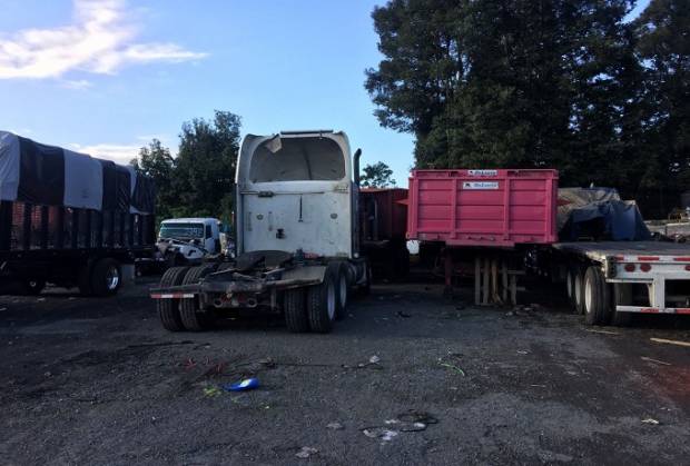 Policía localizó corralón de camiones y plataformas robadas en Xicotepec