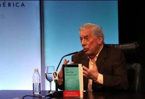 Triunfo de AMLO, suicidio democrático: Vargas Llosa