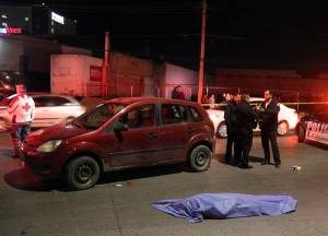 FOTOS: Muere motocilista tras derrapar y ser arrollado por vehículo en Puebla