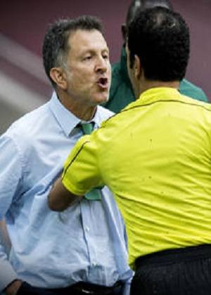 Juan Carlos Osorio, suspendido seis partidos por FIFA