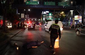 FOTOS: Muere mujer atropellada bajo puente peatonal del bulevar Norte