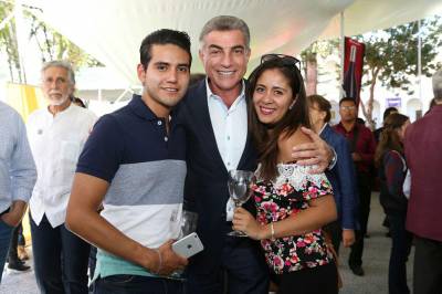 Tony Gali apoya la industria vinícola mexicana