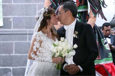 Associated Press también censura boda fifí del lopezobradorismo