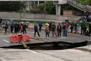 Dos muertos por socavón en Paso Exprés de Cuernavaca; la obra defectuosa se inauguró en abril