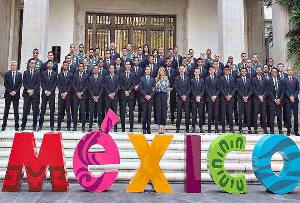 EPN abanderó a la Selección Mexicana que irá al Mundial