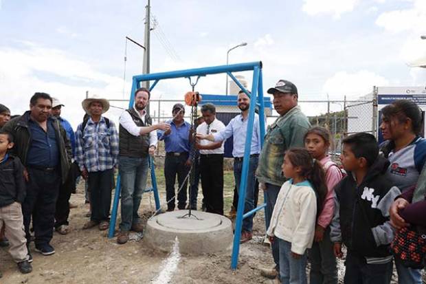 En su último día como alcalde de Puebla, Luis Banck entregó obras en Azumiatla