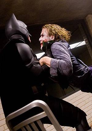 Batman: Heath Ledger le pidió a Christian Bale que lo golpeará de verdad