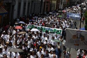 Miles de estudiantes marchan en silencio por el feminicidio de Mara en Puebla