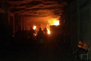 Incendio consumió fábrica de cera en Atoyatempan, Puebla