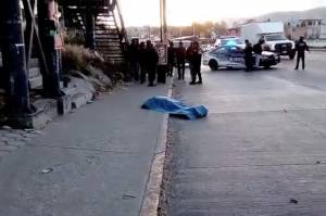 VIDEOS: Matan a balazos a hombre bajo puente peatonal en Chachapa