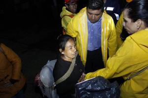 VIDEOS: Así trasladaron a 250 personas en riesgo en Huauchinango