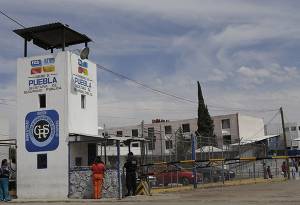 Evacuan Ceresos de Izúcar y Atlixco; reos son trasladados a Puebla