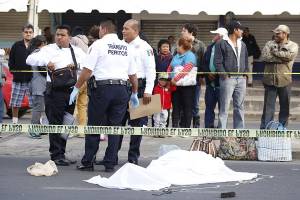 FOTOS: Muere anciana atropellada frente al Mercado de Amalucan