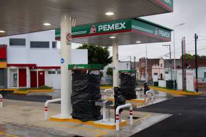 FOTOS: Clausuran gasolinera de “El Cachetes” en la Diagonal Defensores