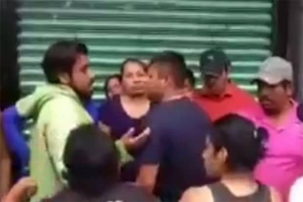 Porque sólo “tocó” a una niña, liberan a sujeto golpeado en mercado Morelos