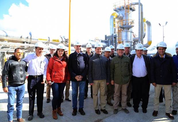 Juan Hernández y Tony Gali inauguran Central Geotermoeléctrica en Chignautla