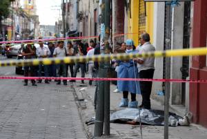 Narcomenudistas apuñalan a joven en el Centro Histórico de Puebla
