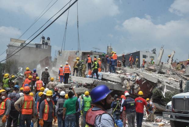 Aumenta a 133 cifra de muertos en CDMX, tras rescates en edificios colapsados