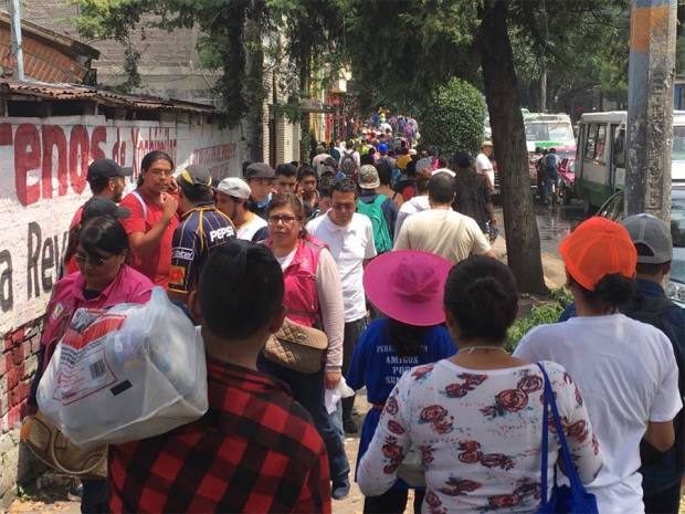 VIDEO: Voluntarios colapsan Xochimilco, donde el sismo removió trajineras