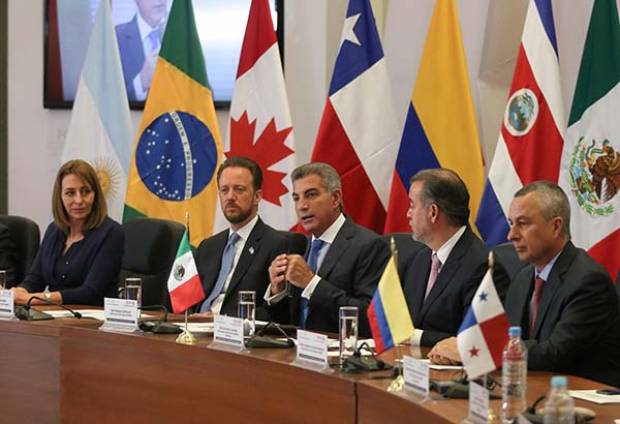 En Puebla, Raúl Cervantes condena &quot;arbitraria&quot; destitución de fiscal de Venezuela