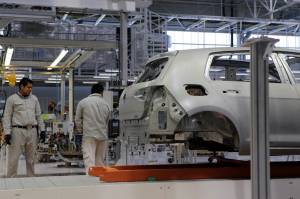 450 trabajadores eventuales de VW afectados por cancelación de Golf