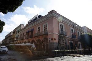 FOTOS: Apuntalan portal Morelos en el zócalo de Puebla tras daños por sismo