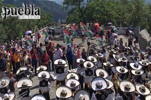 VIDEO: Aguiluchos Marching Band, del CENHCH, se presenta en la Muralla China