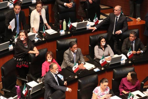 PRI y PAN se rebelan contra “acuerdo mordaza” de Morena en el Senado