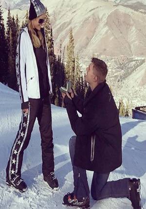 Paris Hilton dio el &quot;sí&quot; a Chris Zylka en las montañas de Aspen