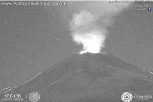 Popocatépetl inició semana con fumarola de 2 kilómetros