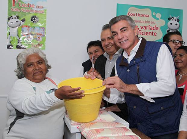 Leche gratuita en los 36 municipios más pobres de Puebla, anuncia Tony Gali