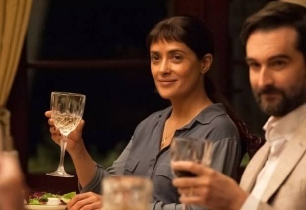 Salma Hayek protagoniza Una cena incómoda