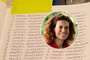 Karime Macías reclama diarios en los que escribió “merezco abundancia”