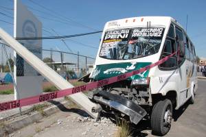Choque de la Ruta 44 contra poste deja 12 heridos frente al penal de Puebla