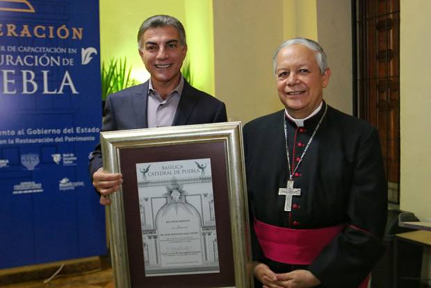Arzobispo reconoce impulso de Tony Gali a la preservación de monumentos