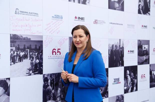 Martha Erika Alonso acude al INE a ceremonia del 65 aniversario del voto femenino