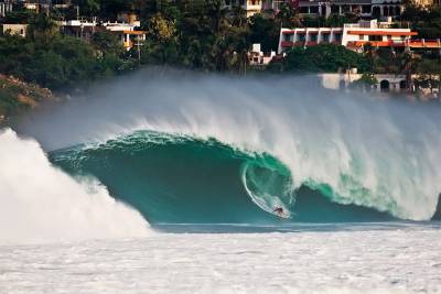 ¡Surfistas! Puerto Escondido espera olas de 20 metros
