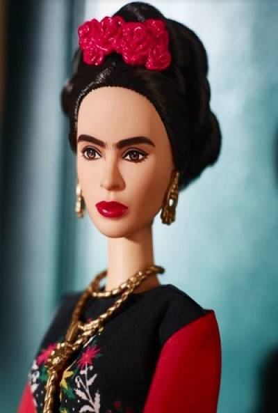 Mattel no tiene derechos de comercializar imagen de Frida Khalo